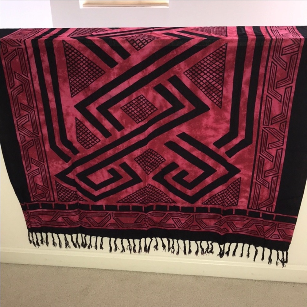 Sarong Pink and Black Geometric Tribal Pattern
